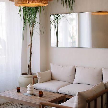 Taga Suites CTA Exterior foto