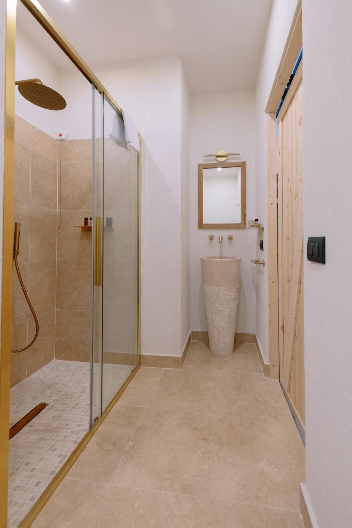 Taga Suites CTA Exterior foto