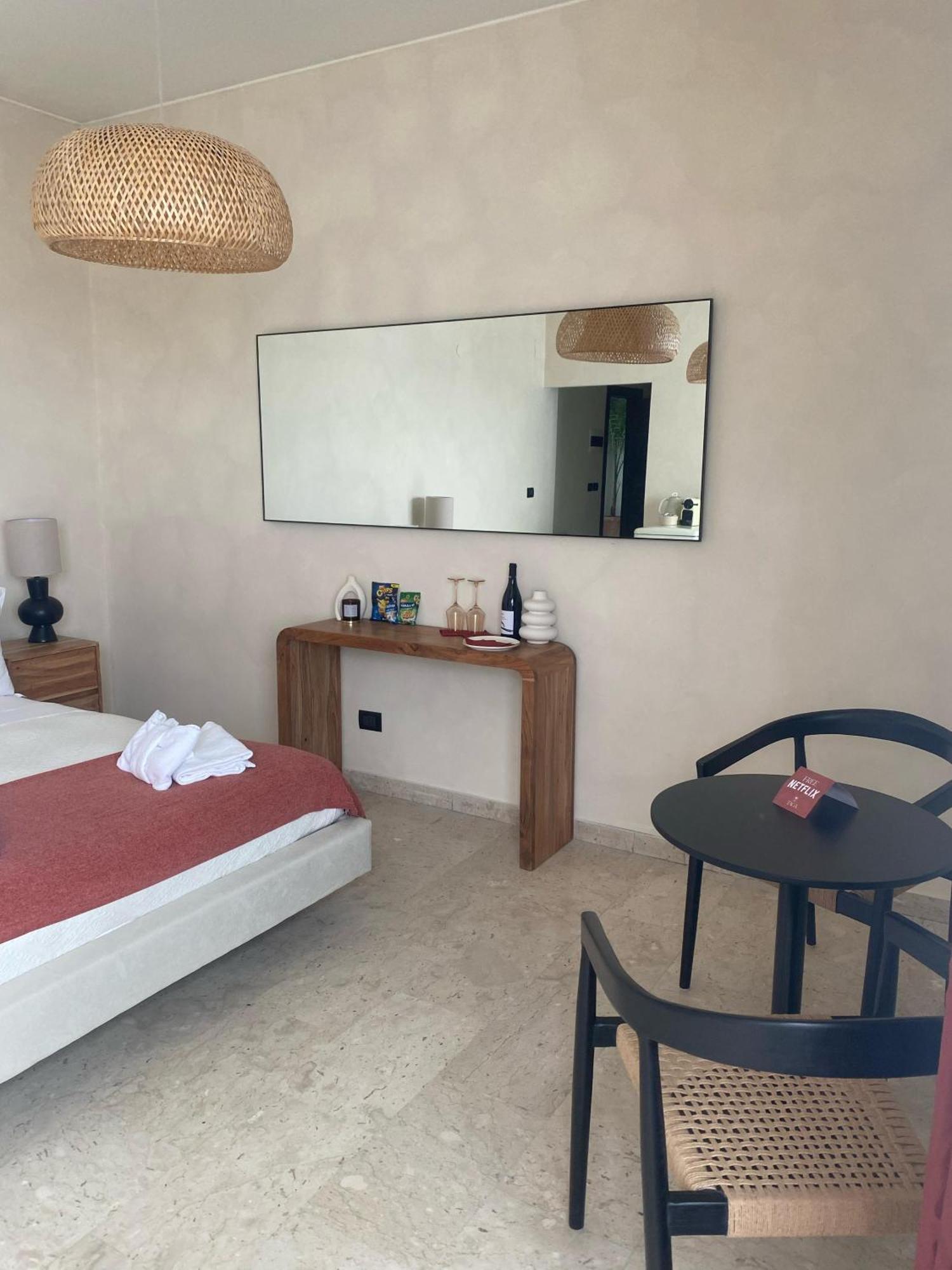 Taga Suites CTA Exterior foto